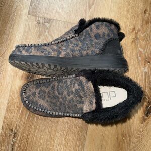Hey Dude women’s Denny bootie size 9